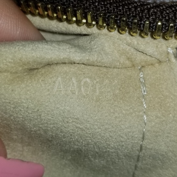 Louis Vuitton Monogram Milla Clutch MM - Picture 8 of 8